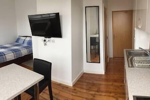 Double Bed, 40" smart 4k TV, long mirror