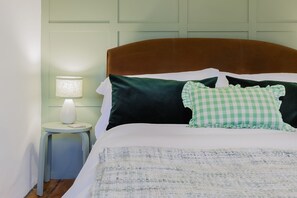 Orchard Cottage Master Bedroom - StayCotswold