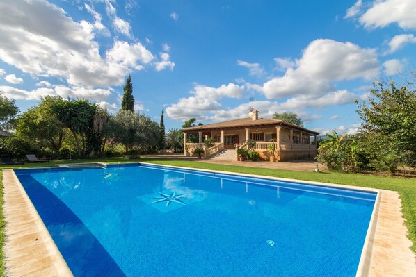 Rural house, 6 people + children, Búger, Mallorca. XXL pool, BBQ.