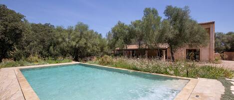 Beautiful Villa with pool