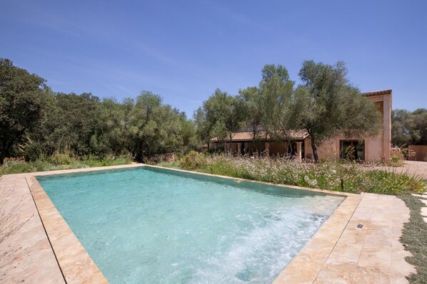 Beautiful Villa with pool