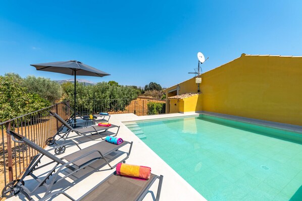 Beautiful villa with swimming pool