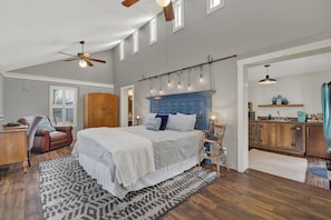 Unwind in the luxurious king bed.