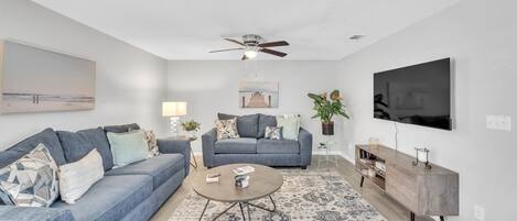 Home Decor, Furniture, Table, Couch, Indoors