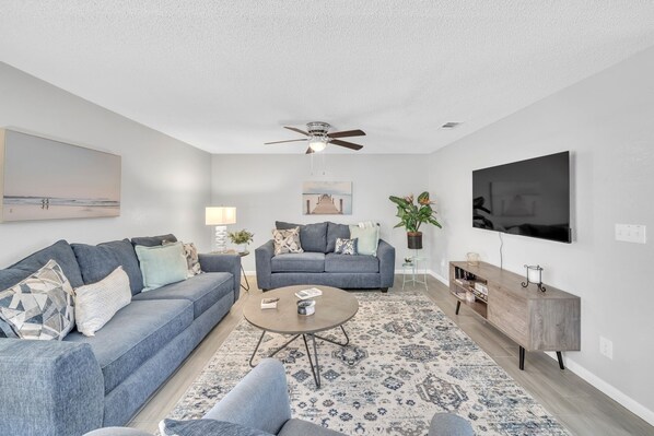 Home Decor, Furniture, Table, Couch, Indoors