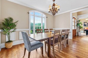 Gather 'Round: Where Meals Become Memories