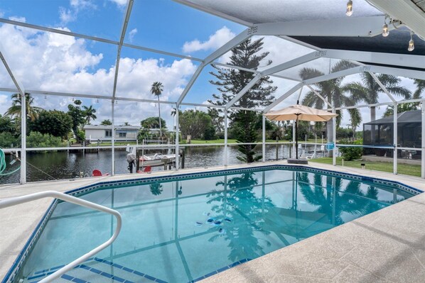 Beautiful 3 bed 2 bath villa located in Charlotte Harbor Area