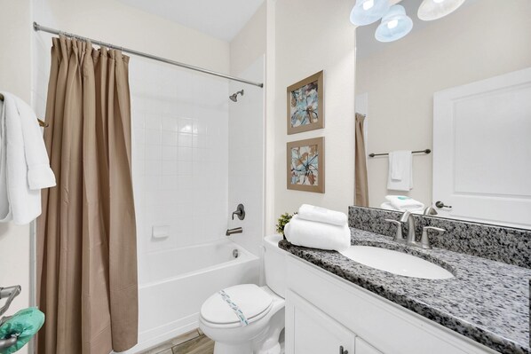  This villa has a total of 5 bathrooms.