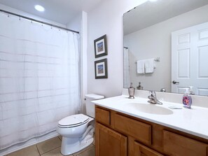  This villa has a total of 5.5 bathrooms.