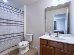  This villa has a total of 5.5 bathrooms.