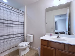 This villa has a total of 5.5 bathrooms.