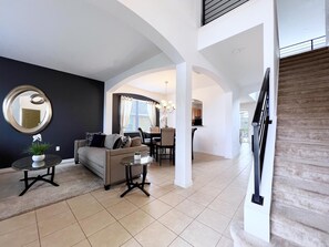 Beautiful 6 bed 5.5 bath villa located in Providence