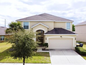 Beautiful 6 bed 5.5 bath villa located in Providence
