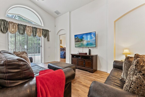 Living Room
55" Smart TV