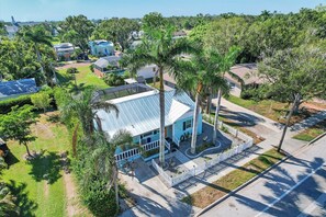 Beautiful 2 bed 2 bath villa located in Charlotte Harbor Area