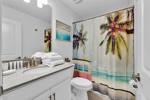  This villa has a total of 6 bathrooms.