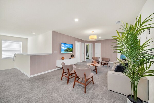 Beautiful 10 bed 8 bath villa located in Windsor Island