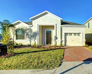 Beautiful 4 bed 3 bath villa located in Providence