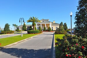 Beautiful 4 bed 3 bath villa located in Providence