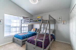 Upstairs Bunk Room w/Full Bed Over Double Twin Beds - Enjoy Toy Story, Star Wars and Harry Potter Décor