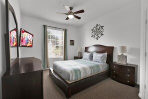 Master Queen Bedroom 1
Attached Bathroom