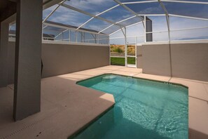 Beautiful 4 bed 3 bath townhome located in Champions Gate Resort