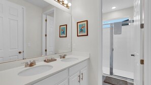  This villa has a total of 6.5 bathrooms.
