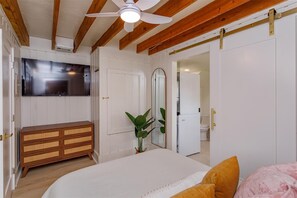 This villa has a total of 2 bedrooms.