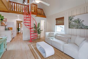 This villa has a total of 2 bedrooms.