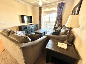 This condo has a total of 2 bedrooms.