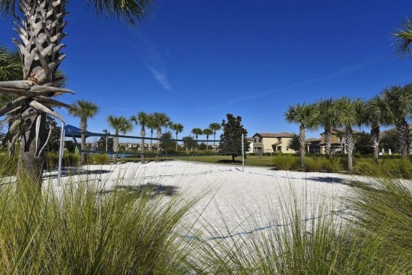 Beautiful 4 bed 3.5 bath townhome located in Windsor At Westside Resort