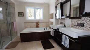 Master ensuite