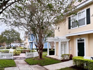 Beautiful 4 bed 3 bath townhome located in Venetian Bay