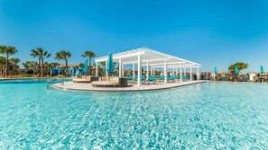 Beautiful 5 bed 4 bath villa located in Windsor At Westside Resort