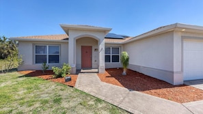 Beautiful 4 bed 2 bath villa located in Charlotte Harbor Area