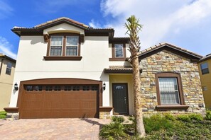 Beautiful 8 bed 6 bath villa located in Windsor At Westside Resort