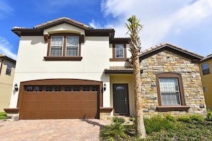 Beautiful 8 bed 6 bath villa located in Windsor At Westside Resort