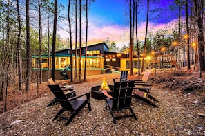 Aces Wild Cabin is a hidden treasure, tucked away at the end of the road, offering breathtaking views of the peaceful forest.