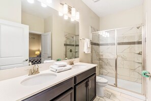  This villa has a total of 5 bathrooms.