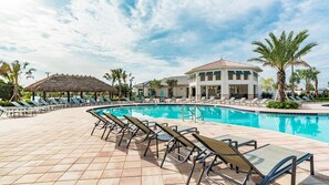 Beautiful 2 bed 2 bath condo located in Storey Lake Resort