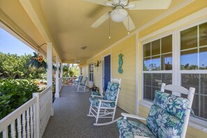 Beautiful 3 bed 2 bath villa located in Charlotte Harbor Area