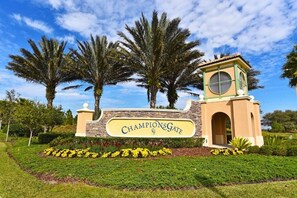 Beautiful 5 bed 5 bath villa located in The Retreat at Champions Gate