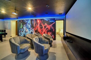 Relaxation station: Our living room welcomes you with open arms!