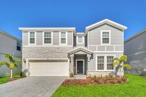 Beautiful 10 bed 8 bath villa located in Windsor Island