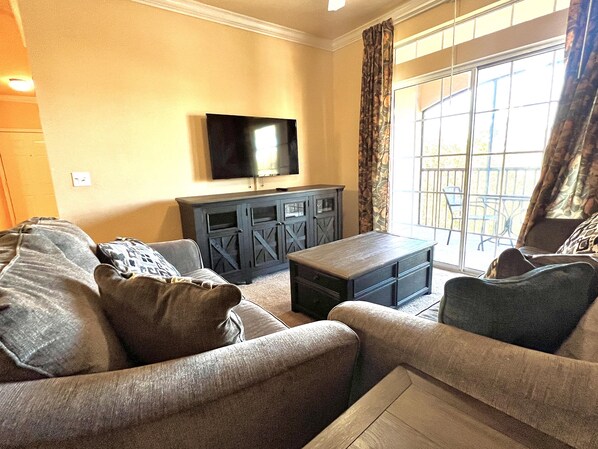 This condo has a total of 2 bedrooms.