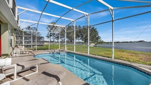 Beautiful 4 bed 3 bath villa located in Windsor Palms Resort