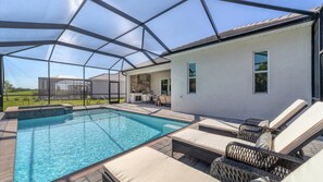 Beautiful 3 bed 3 bath villa located in Charlotte Harbor Area