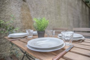 Outdoor dining
