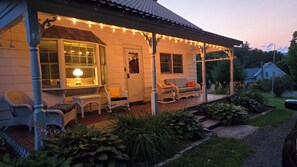 Blissful front porch