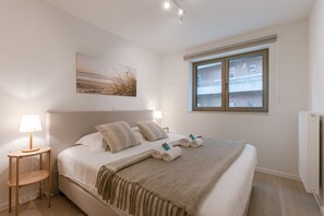 Comfortable double bedroom with double bed (We provide prepared beds with high-quality bed linen)